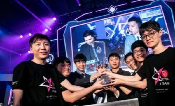 Fnatic 赢得了 2025 年布拉格征服赛：自 2022 年以来的第一个 lan 奖杯